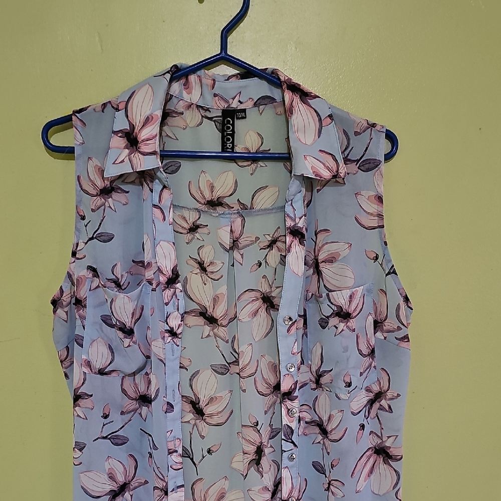 Pink and Gray Sleeveless Button Down Blouse with Notched Collar